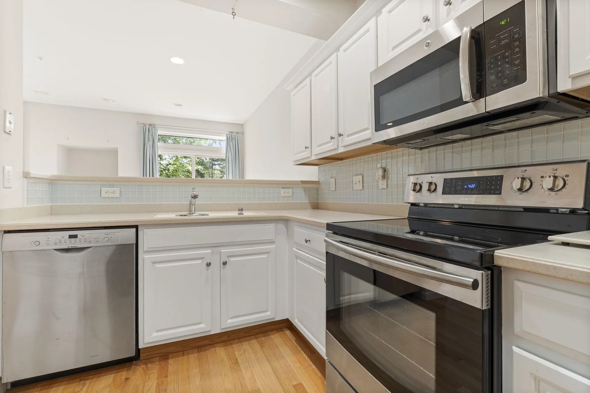 16 Edward Circle Bedford NH 03110