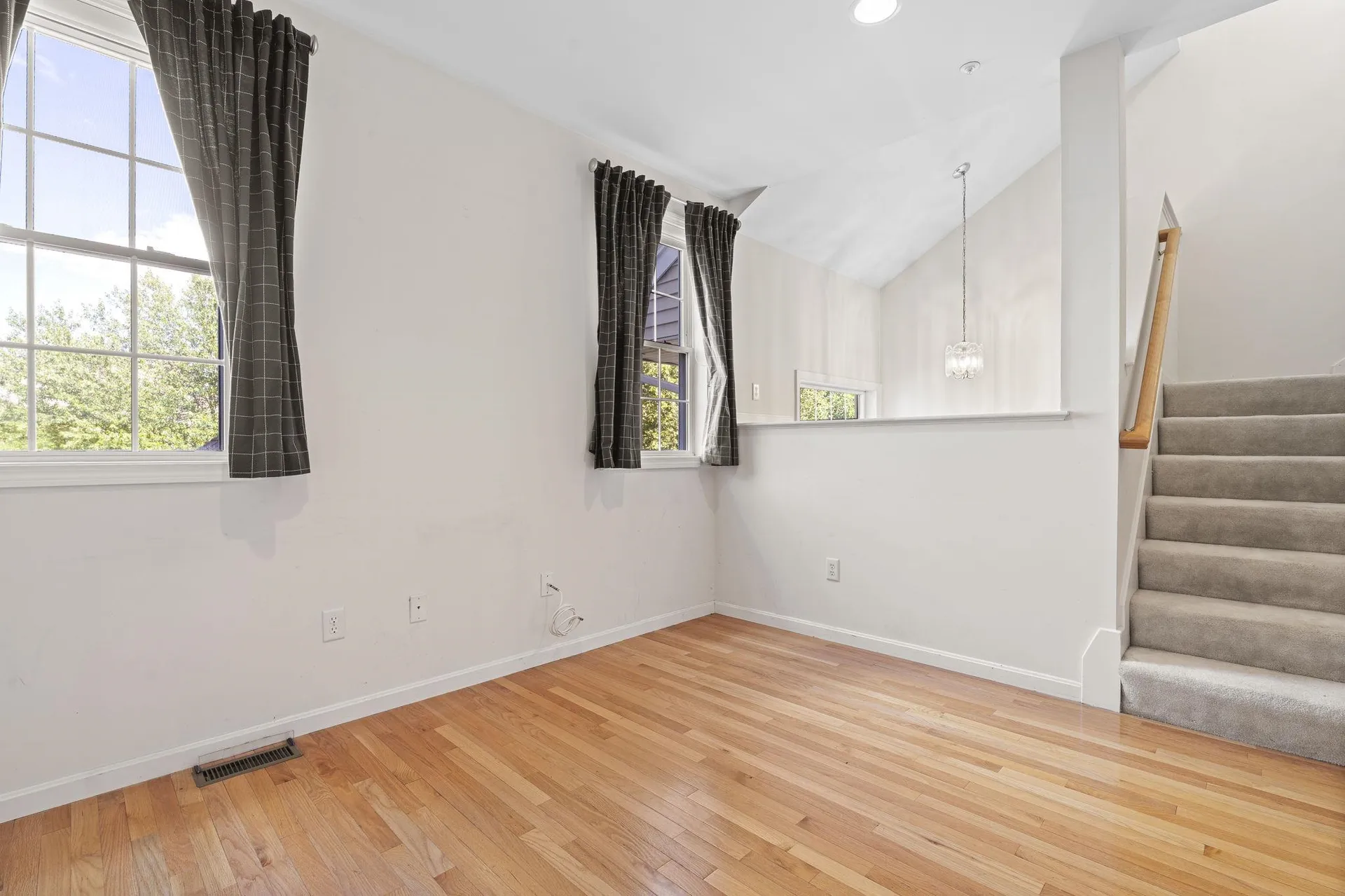 16 Edward Circle Bedford NH 03110