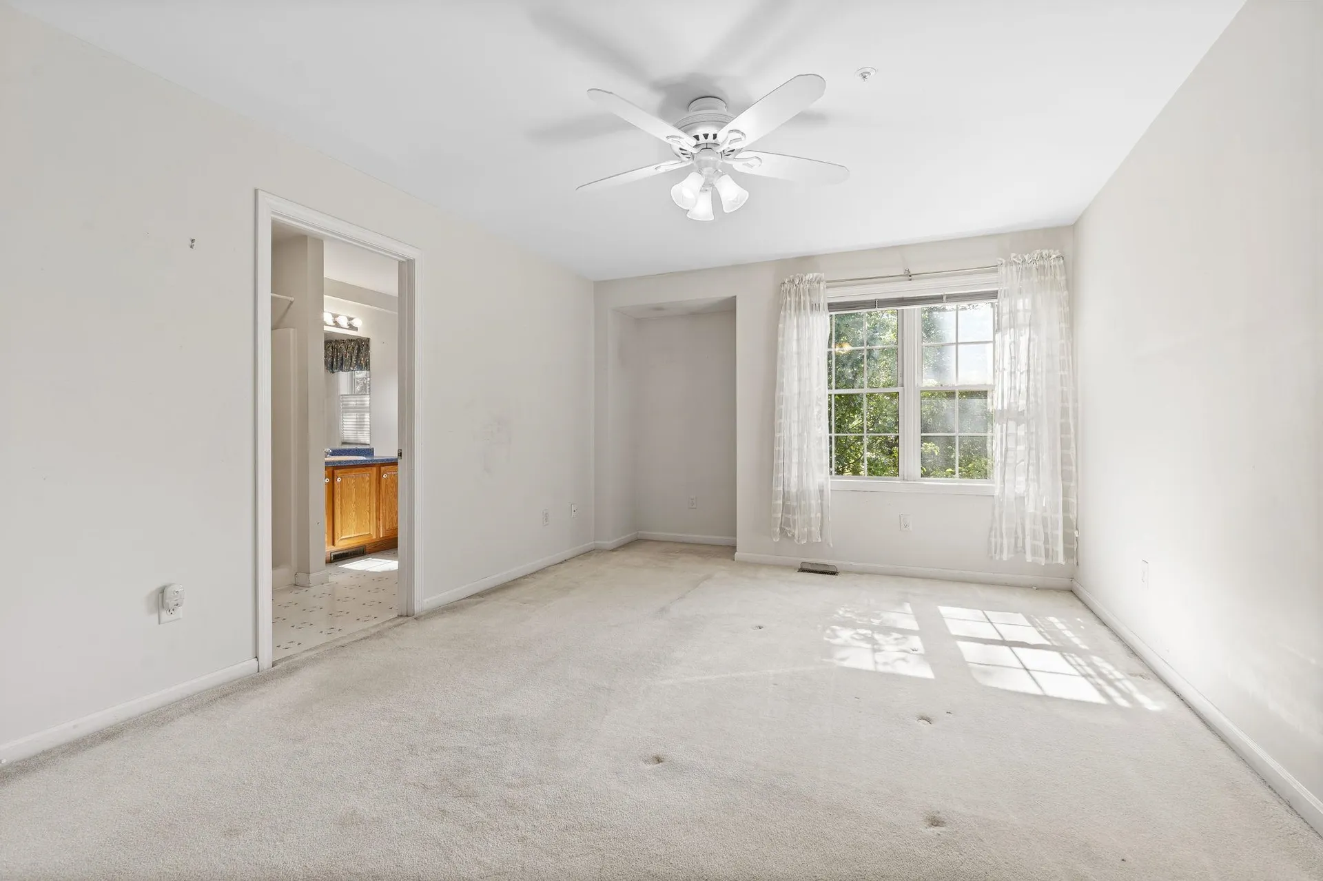 16 Edward Circle Bedford NH 03110
