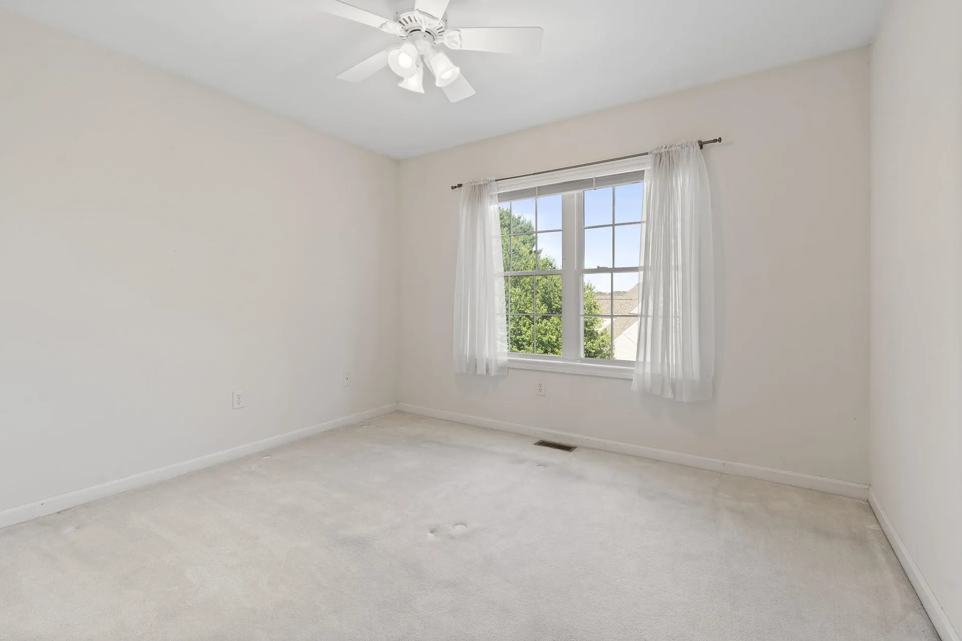 16 Edward Circle Bedford NH 03110
