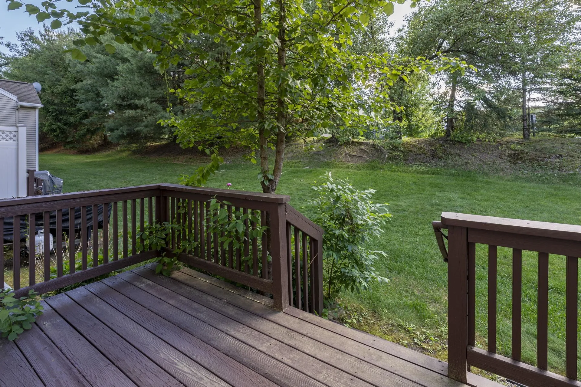 16 Edward Circle Bedford NH 03110