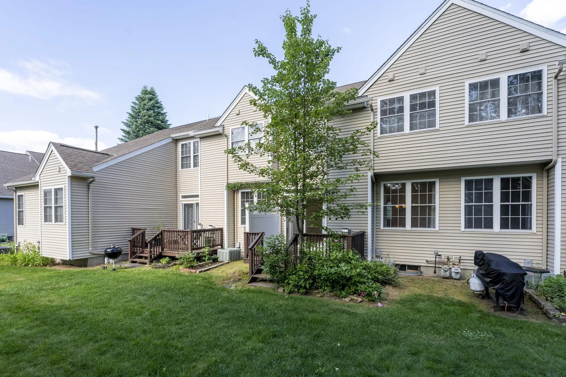 16 Edward Circle Bedford NH 03110