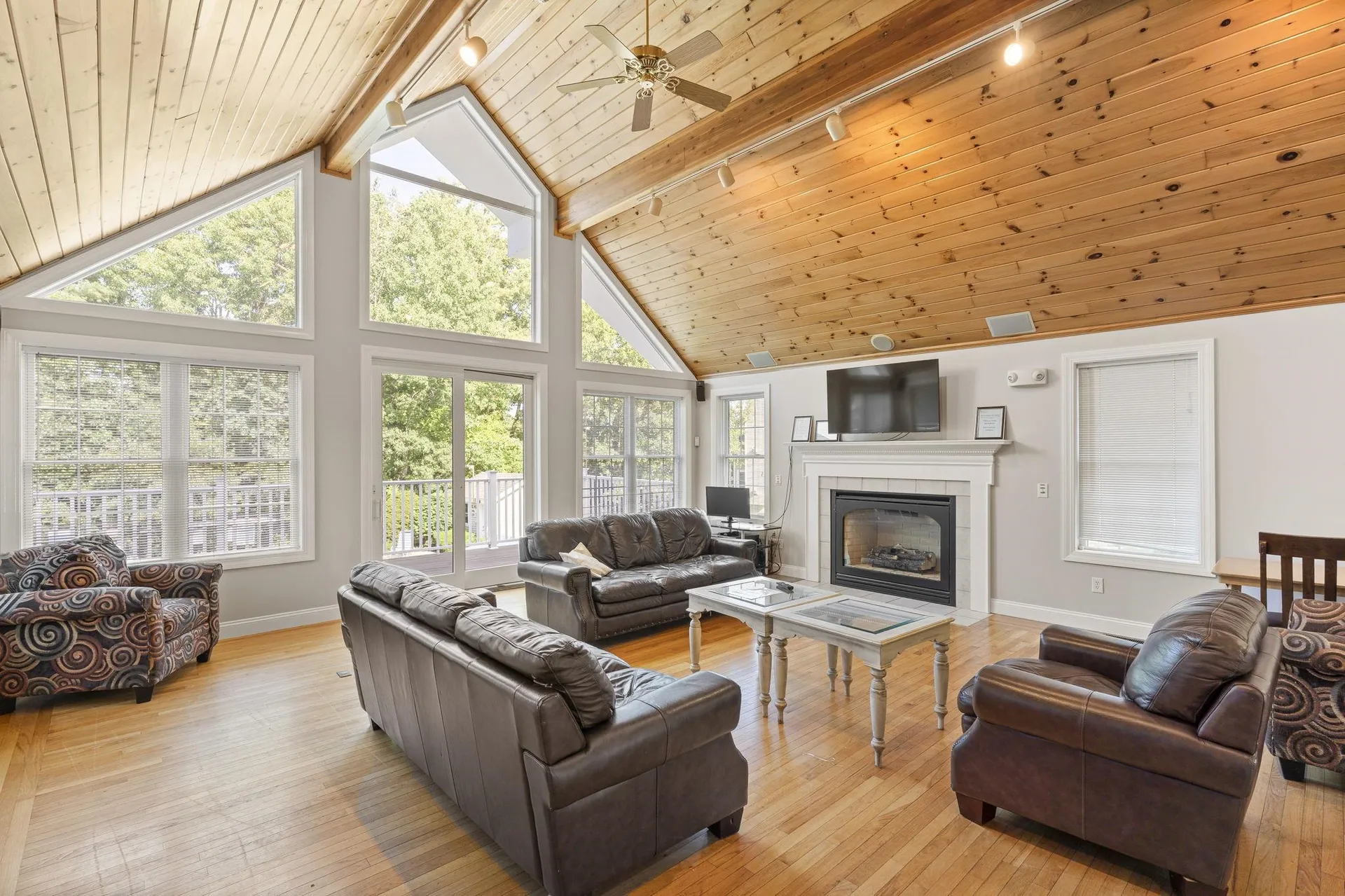 16 Edward Circle Bedford NH 03110