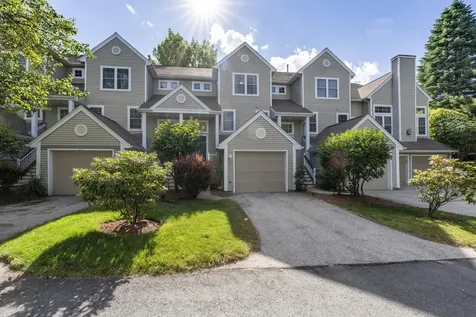 16 Edward Circle Bedford NH 03110