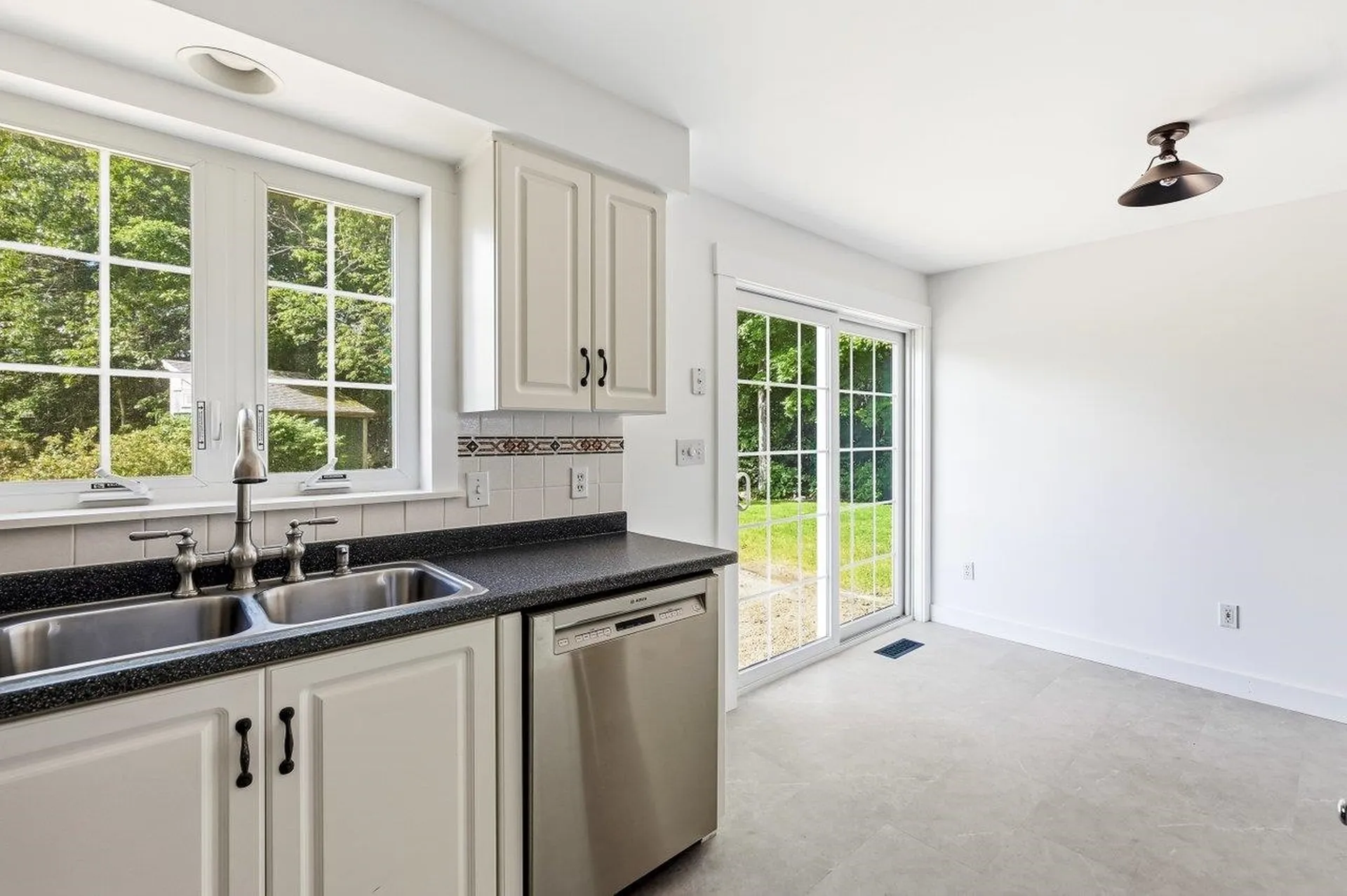 76 Mast Road Dover NH 03820