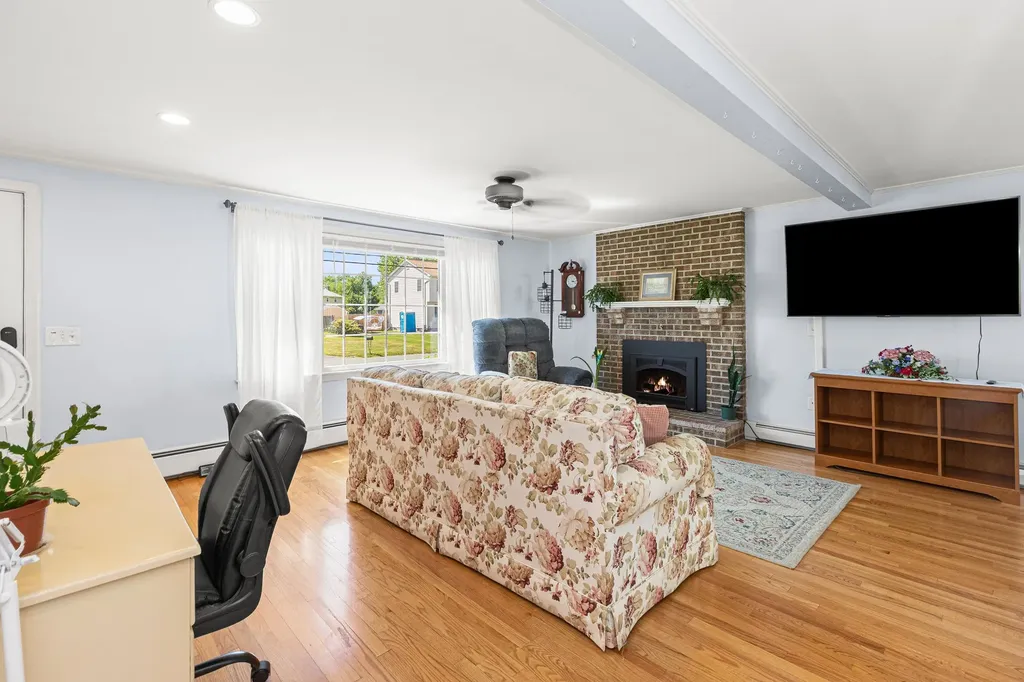 7 Hopi Drive Nashua NH 03063