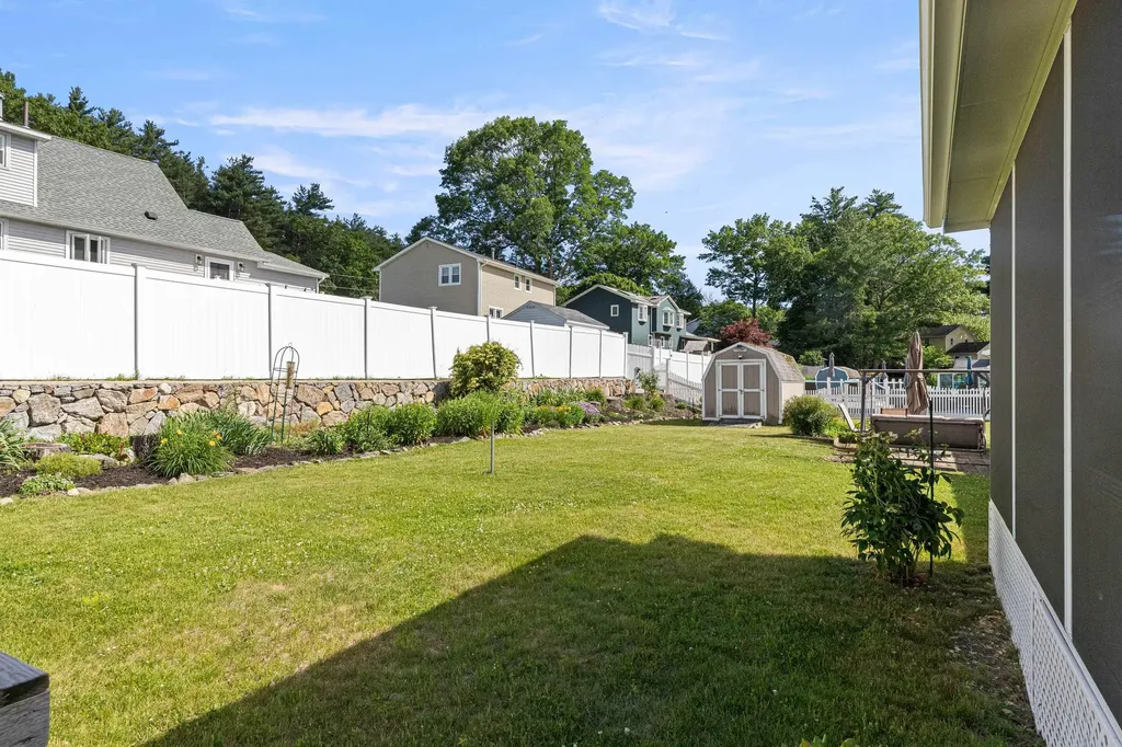 7 Hopi Drive Nashua NH 03063