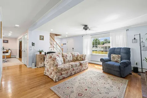 7 Hopi Drive Nashua NH 03063