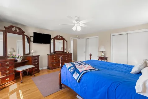 7 Hopi Drive Nashua NH 03063