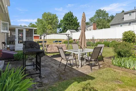 7 Hopi Drive Nashua NH 03063