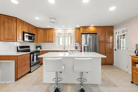 7 Hopi Drive Nashua NH 03063