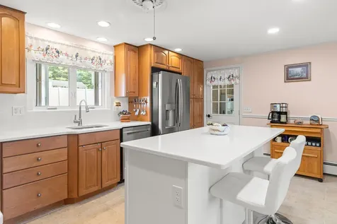 7 Hopi Drive Nashua NH 03063