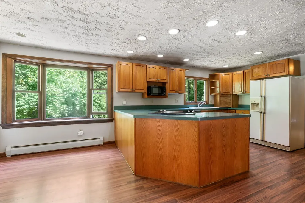 127 Mountain Road Deerfield NH 03037