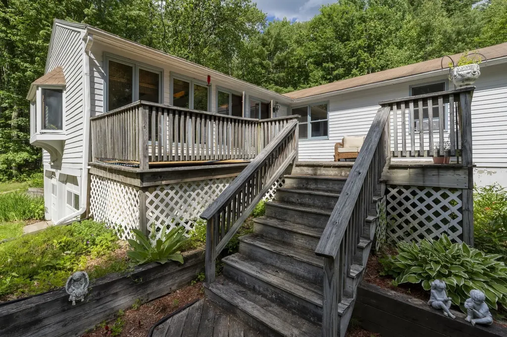 127 Mountain Road Deerfield NH 03037