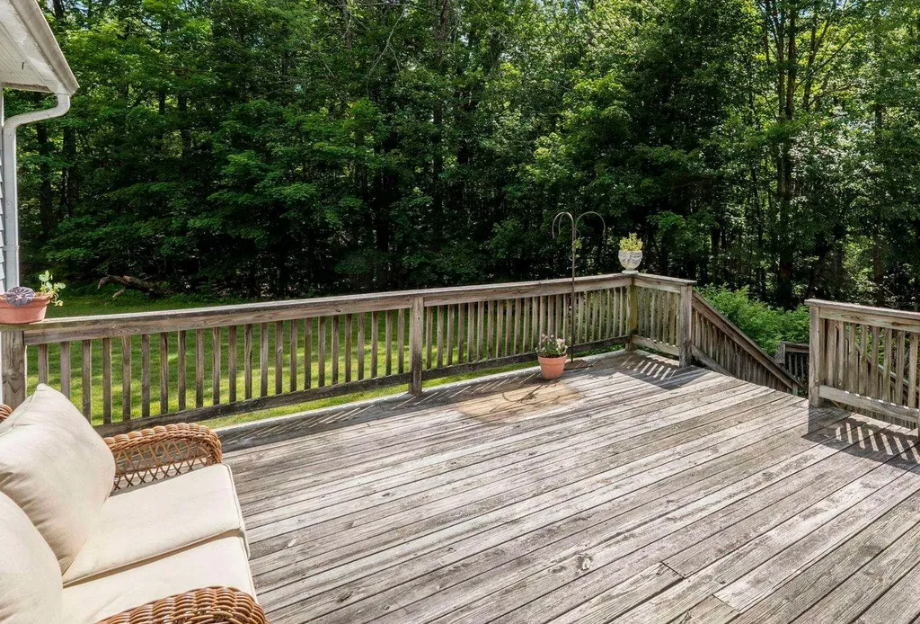 127 Mountain Road Deerfield NH 03037