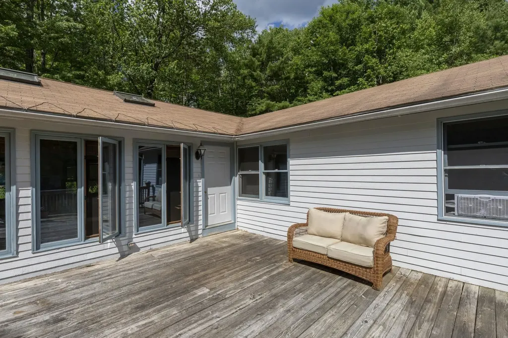 127 Mountain Road Deerfield NH 03037