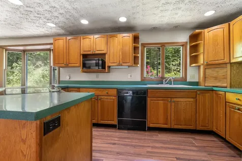 127 Mountain Road Deerfield NH 03037
