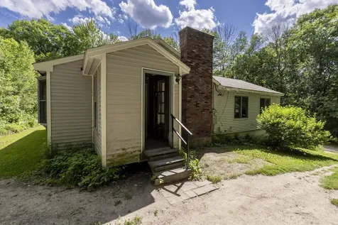 127 Mountain Road Deerfield NH 03037