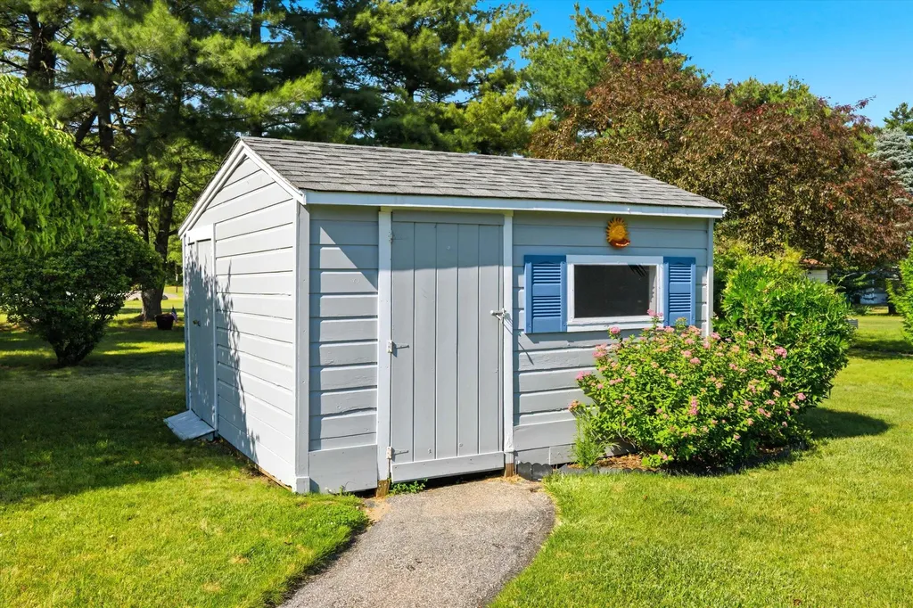 163 Donald Drive Goffstown NH 03045
