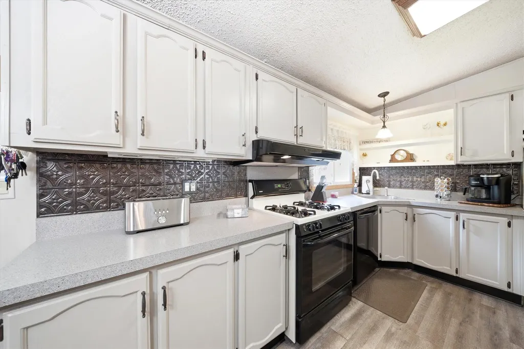 163 Donald Drive Goffstown NH 03045