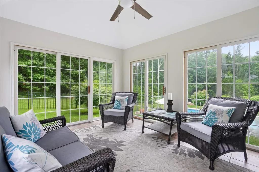 15 Strafford Lane Bedford NH 03110