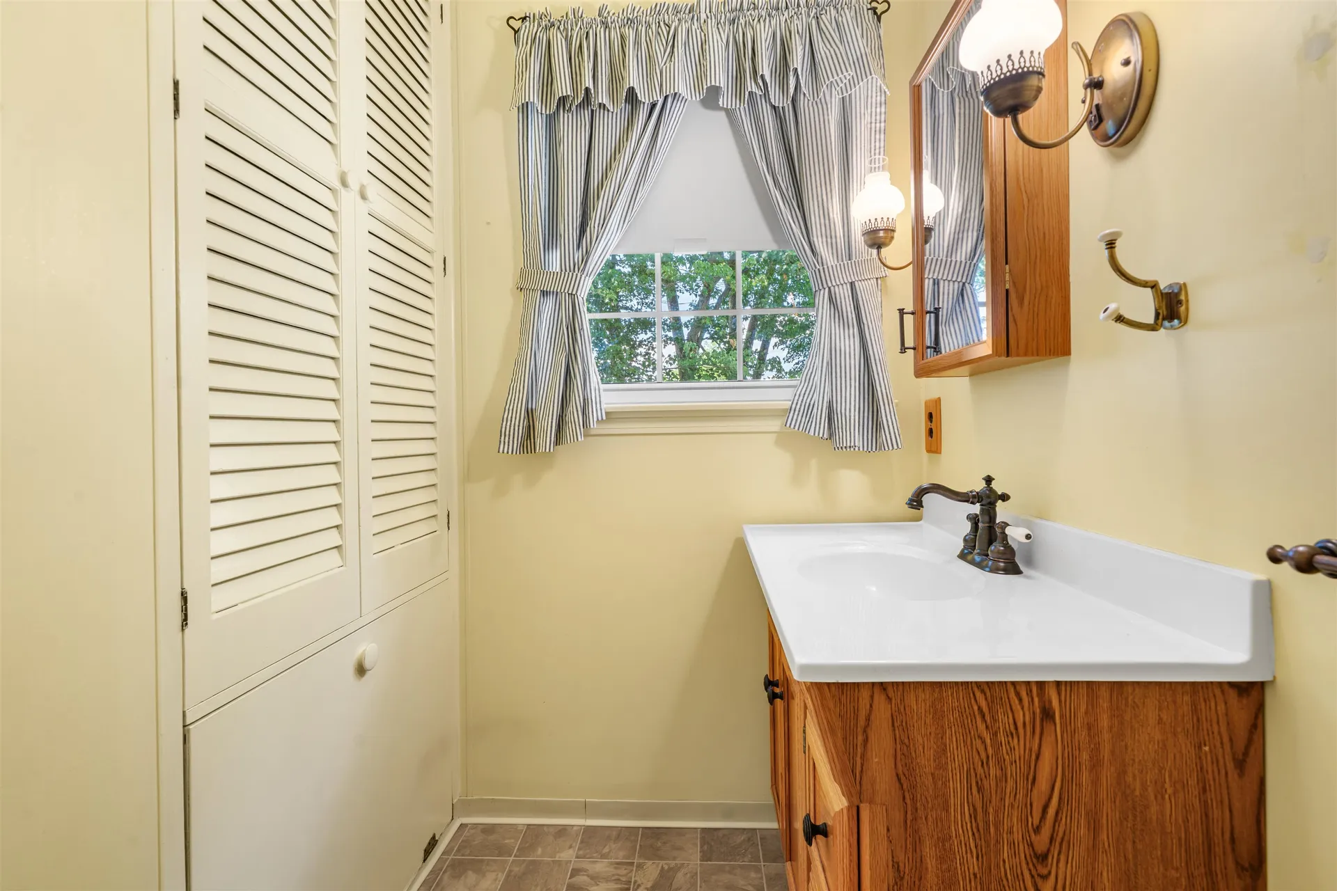 128 Holly Avenue Manchester NH 03103