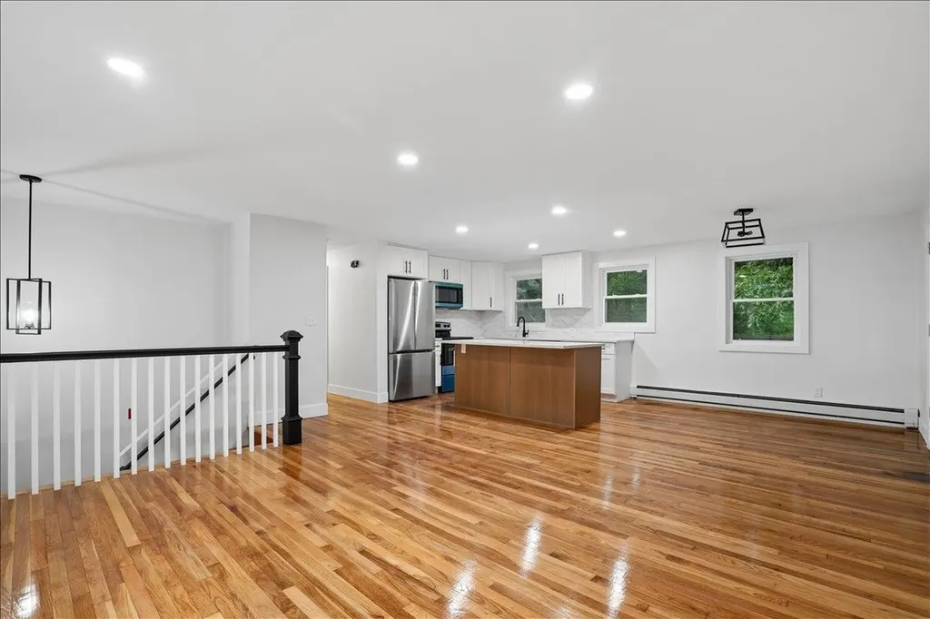 6 Horseshoe Lane Londonderry NH 03053