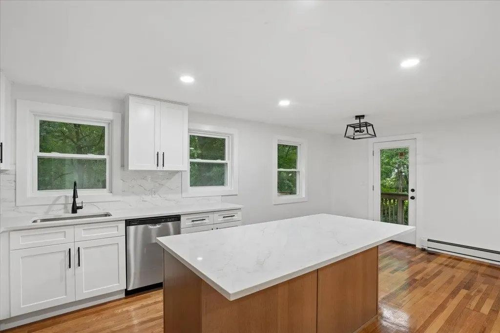 6 Horseshoe Lane Londonderry NH 03053