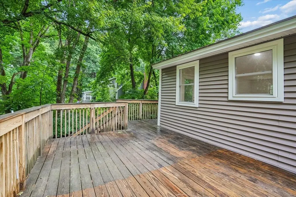 6 Horseshoe Lane Londonderry NH 03053