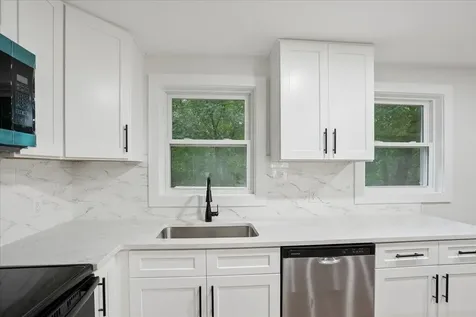 6 Horseshoe Lane Londonderry NH 03053