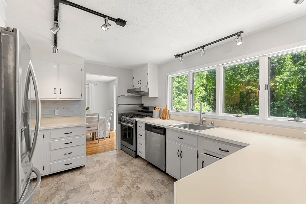1 Danbury Circle Amherst NH 03031
