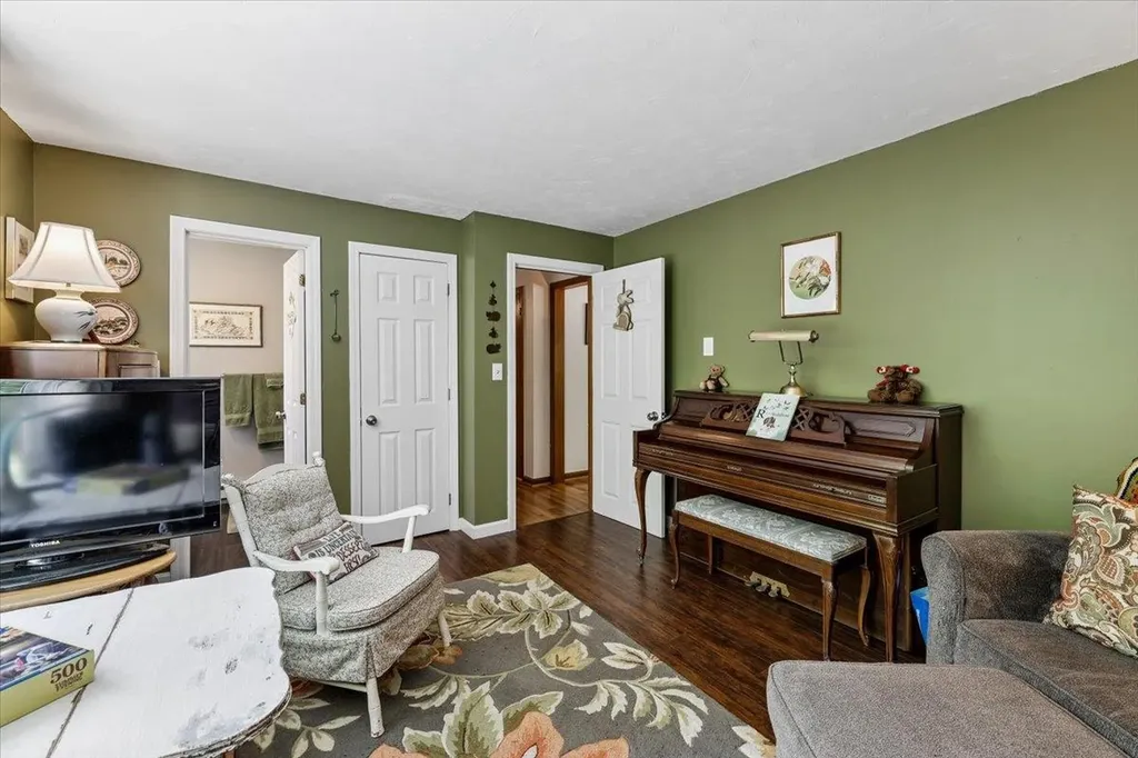 87 Woodhill Road Bow NH 03304