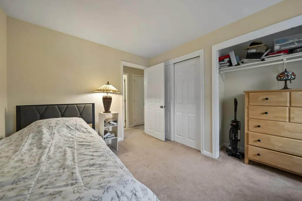 69 Bayberry Lane Londonderry NH 03053