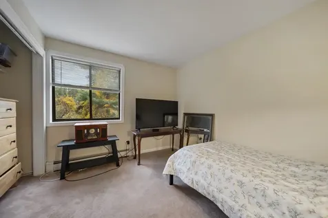 69 Bayberry Lane Londonderry NH 03053