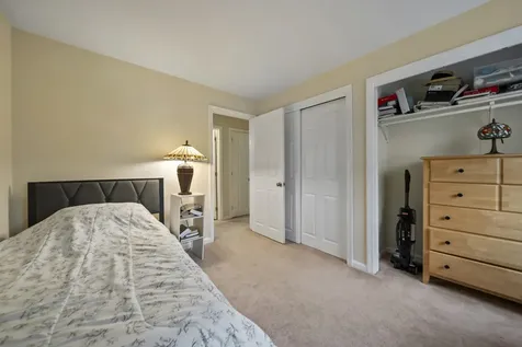 69 Bayberry Lane Londonderry NH 03053