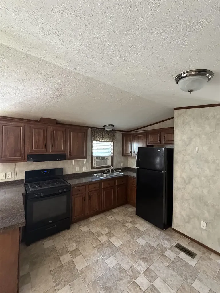 75 S Policy Street Salem NH 03079