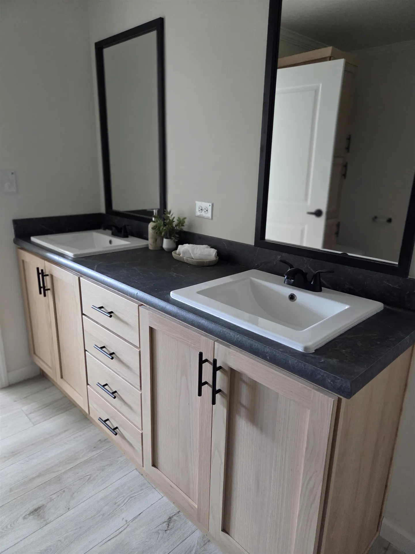 4 Quartz Way Litchfield NH 03052