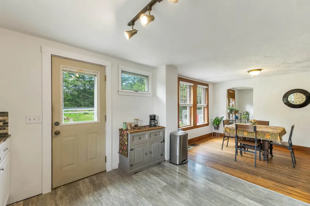 652 West Side Road Conway NH 03818