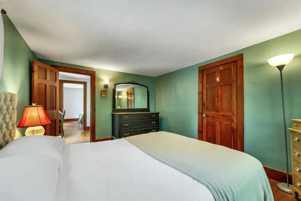 652 West Side Road Conway NH 03818