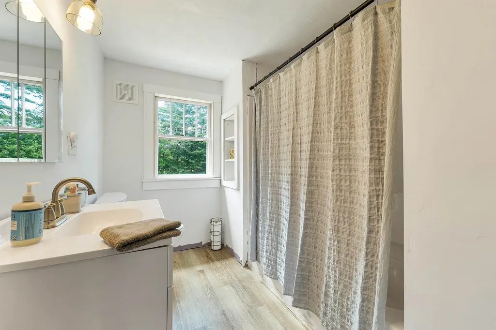 652 West Side Road Conway NH 03818