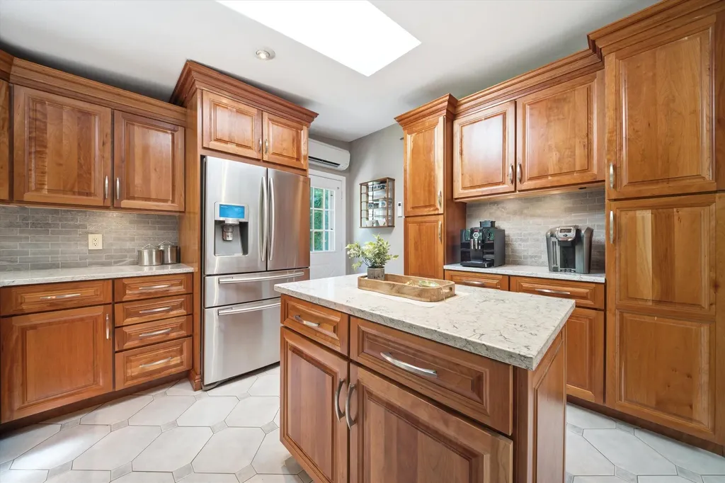 140 Appletree Road Auburn NH 03032
