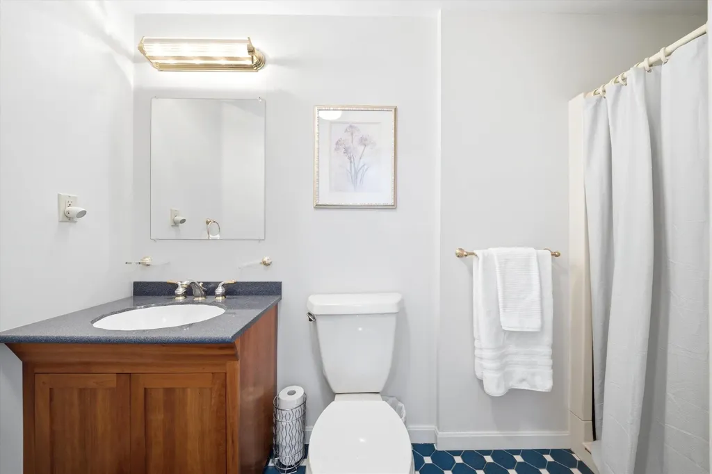 140 Appletree Road Auburn NH 03032