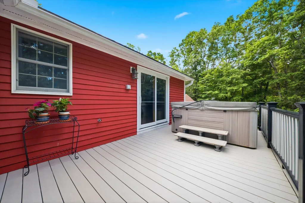 140 Appletree Road Auburn NH 03032