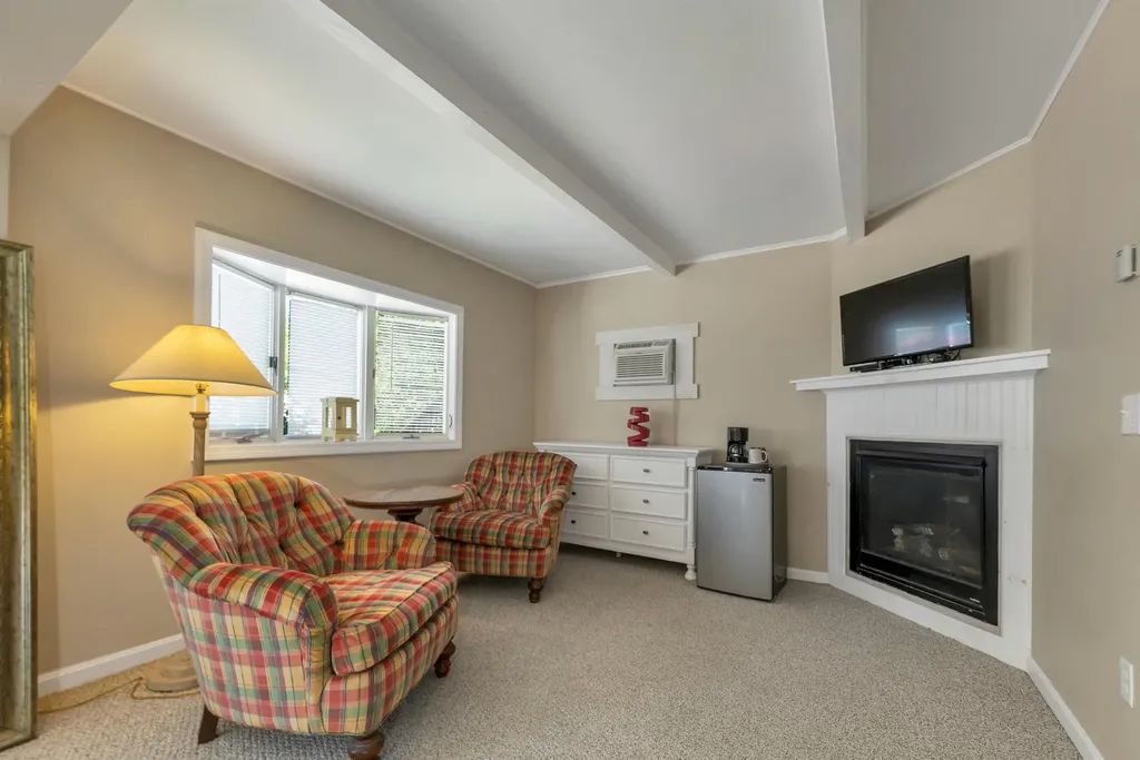 280 & 282 S Main Street Wolfeboro NH 03894
