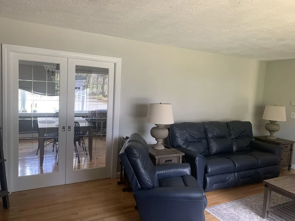 47 Farmington Road Nashua NH 03060-5309