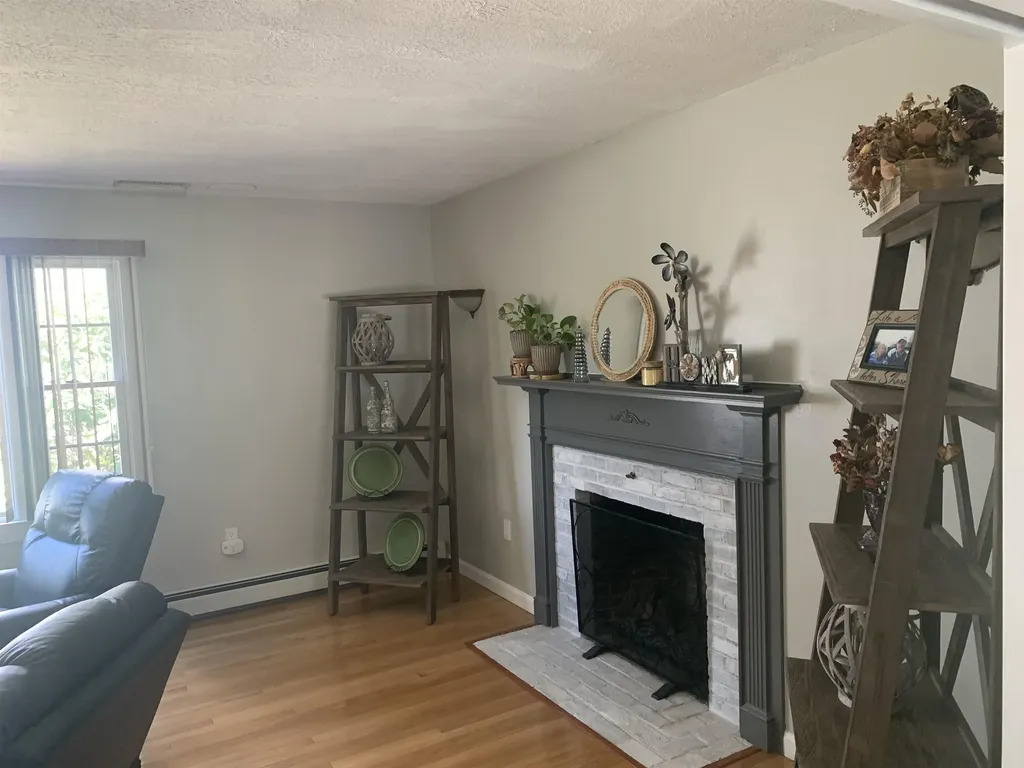 47 Farmington Road Nashua NH 03060-5309