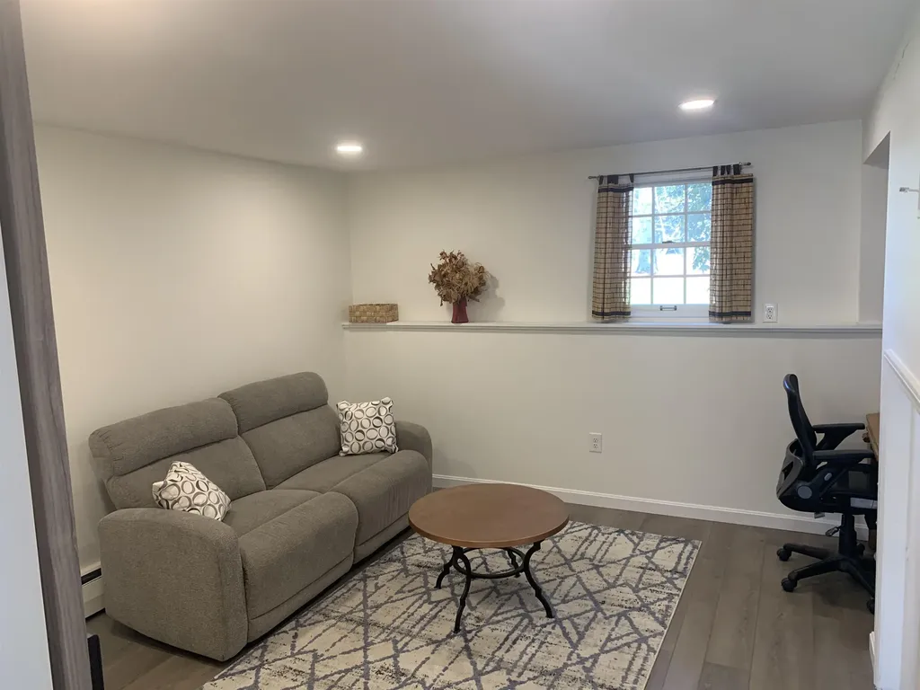 47 Farmington Road Nashua NH 03060-5309