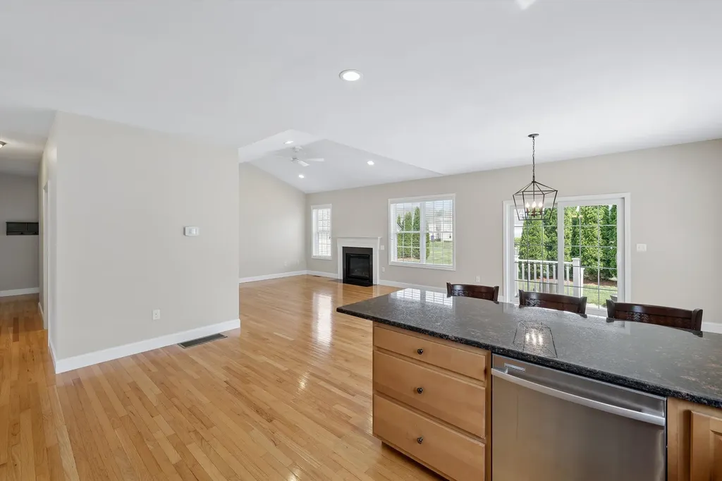 5 Davenport Drive Londonderry NH 03053
