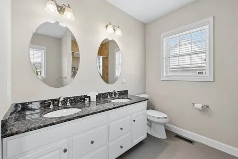 5 Davenport Drive Londonderry NH 03053