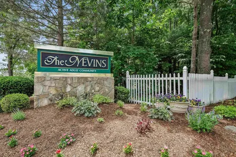 5 Davenport Drive Londonderry NH 03053
